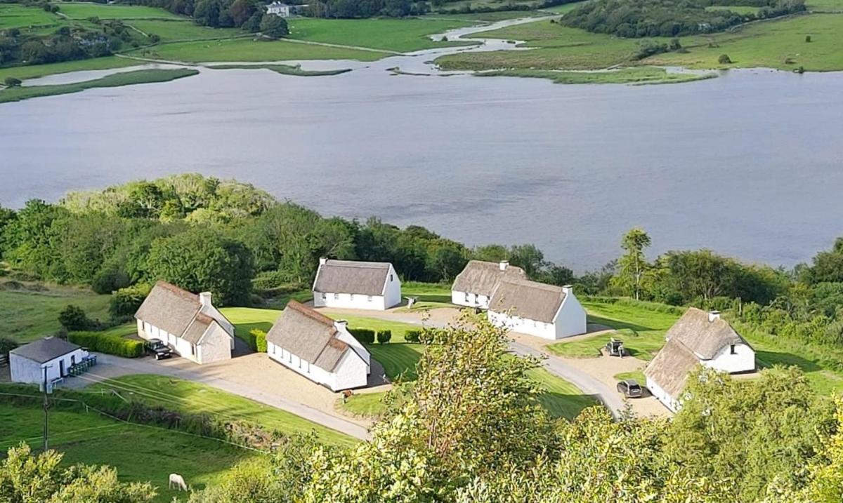 Corofin Lake Cottages Экстерьер фото